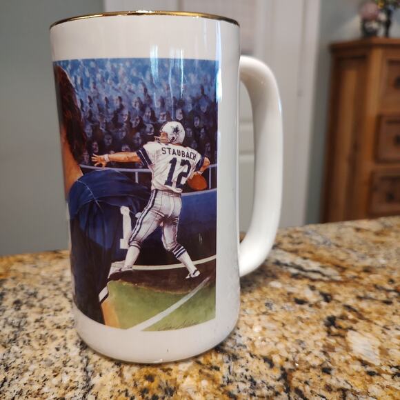 Roger Staubach Best of Football Mug 1987 by Charles Soileau 12 Oz - Picture 2 of 8